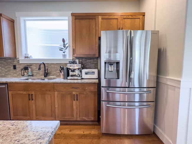 Building Photo - Exceptional 4 Bed + 2.5 Bath House ~  Beth...