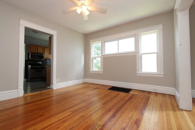 Building Photo - 110 Valley Ave NW