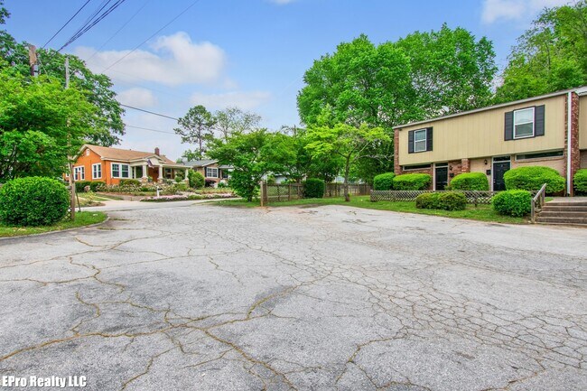 Building Photo - 1790 Lyle Ave