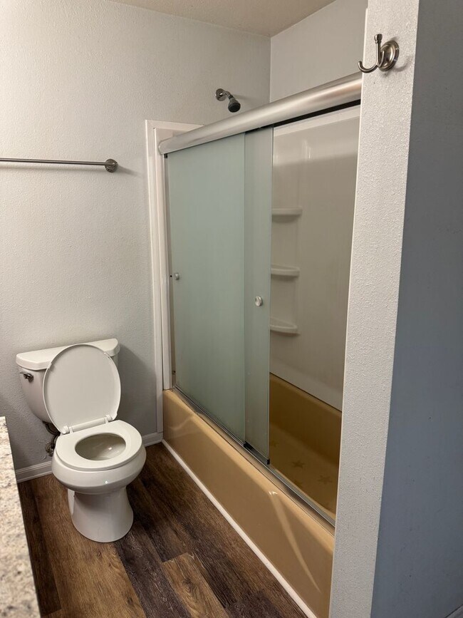Building Photo - Cozy 3 Bedroom Duplex
