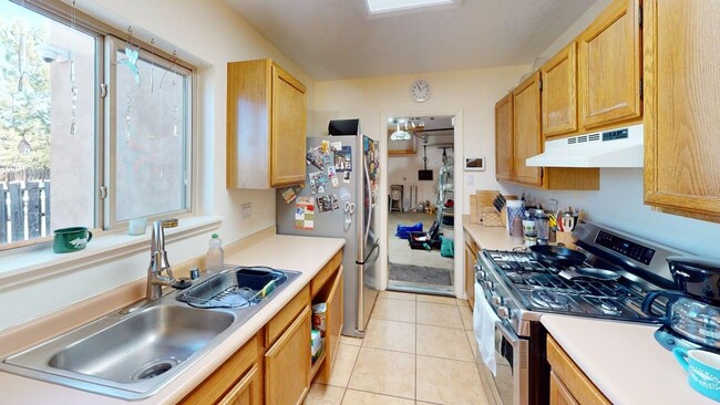 Building Photo - Gardeners dream