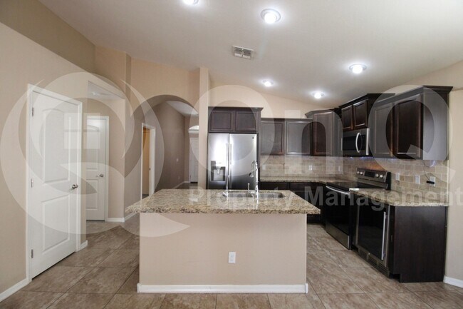 Building Photo - 5513 S 27th Dr