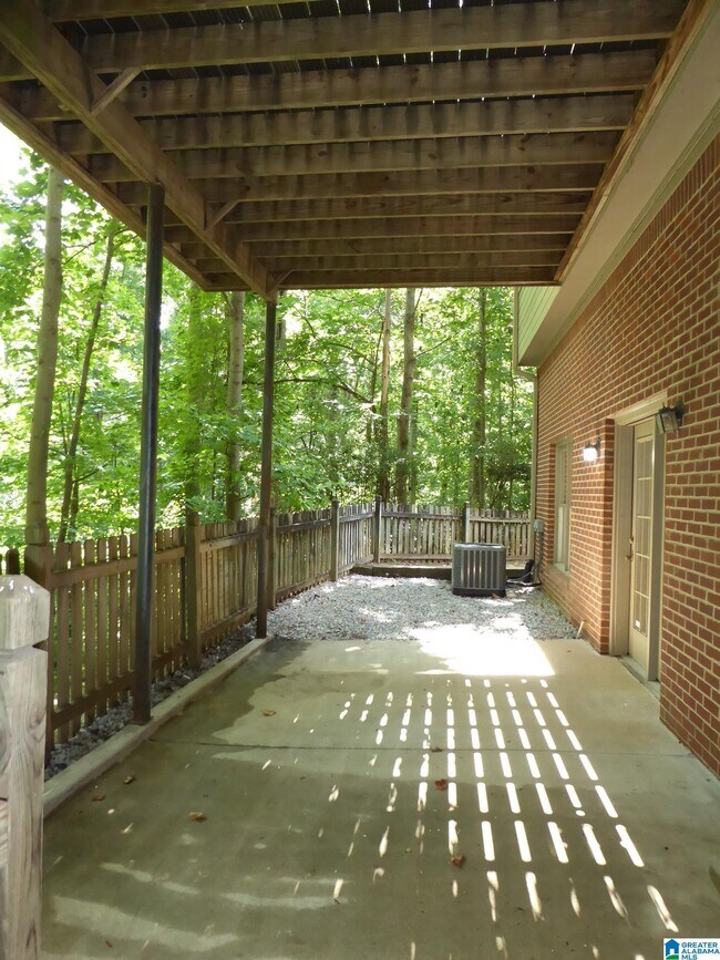 Building Photo - 1040 Cole Cir