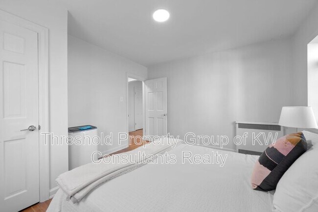 Building Photo - 451 E Town St