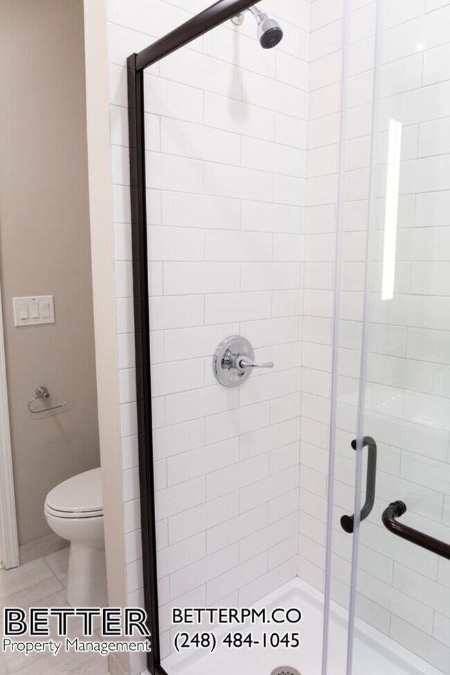 Building Photo - Modern Living in Mexicantown