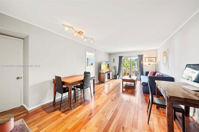 Building Photo - 1674 Bay Rd