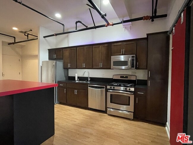 Building Photo - 253 S Broadway