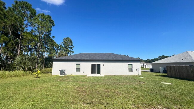 Building Photo - ADORABLE 3 Bedroom / 2 Bathroom Home in Pa...