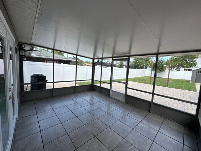 Building Photo - 2821 Nordman Ave