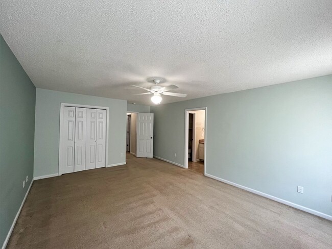 Building Photo - 205 Wakefield Way