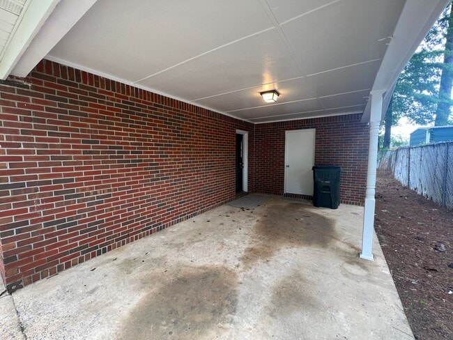 Building Photo - 3112 42nd Ave