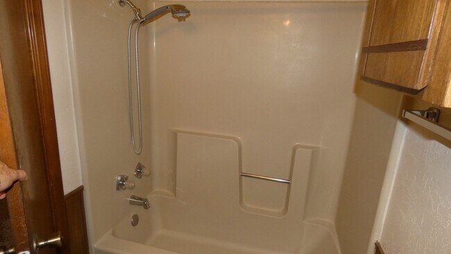 Building Photo - 4034 NW Ozmun Ave