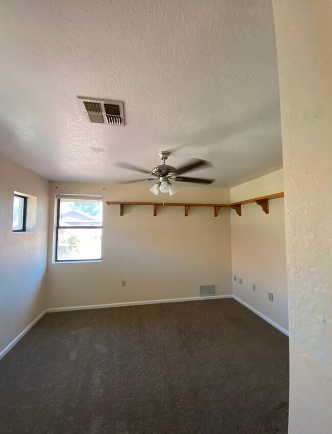 Building Photo - 721 N Mallard St