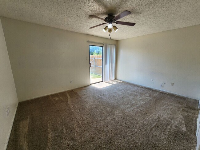 Building Photo - Cozy 2 Bedroom Duplex in Joshua