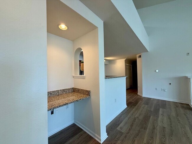 Building Photo - Bright and updated 3-bedroom, 2-bath condo