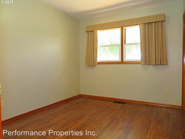 Building Photo - 4 br, 2 bath House - 7923 SE Sherman Street