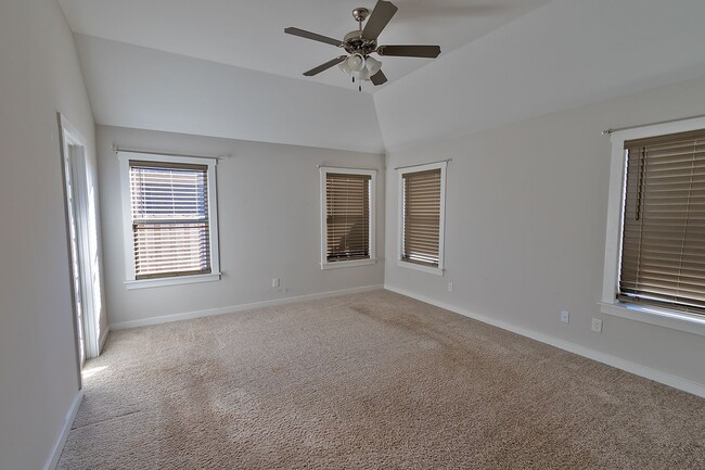 Building Photo - Available June 1, 2025