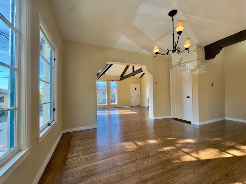 Building Photo - 1645 Scenic Ave