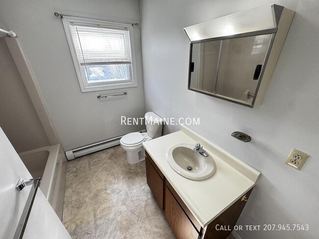 Building Photo - 15 Kennebec Rd