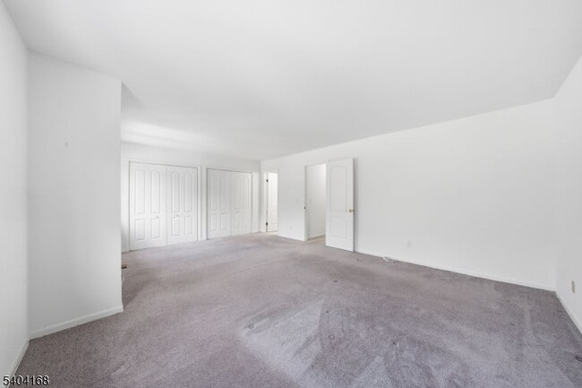 Building Photo - 4 Deer Hill Ct