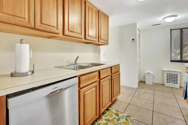 Building Photo - 12621 Westhampton Cir