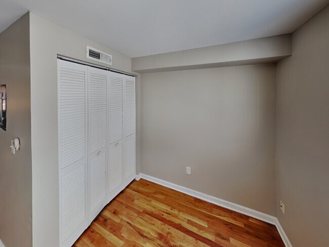 Building Photo - Lantern Square Apartments-B5