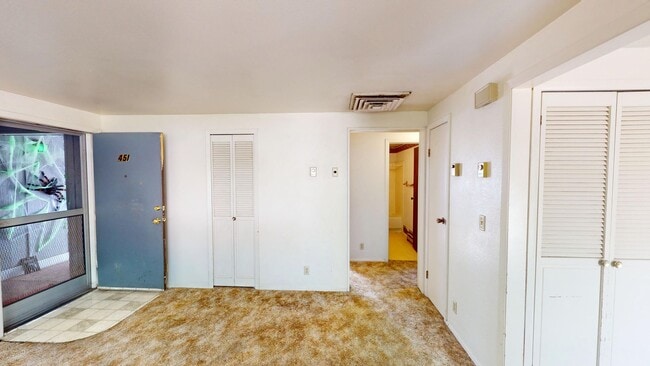 Building Photo - 2 bedroom duplex in quiet cul-de-sac