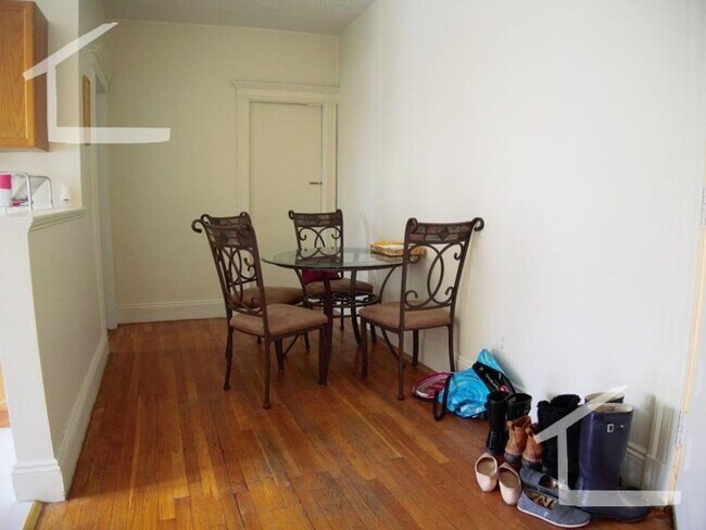 Building Photo - No Brokers fee, Ho Security Deposit, heat,...