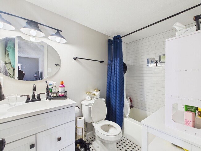 Building Photo - 1501 Bronwyn Rd