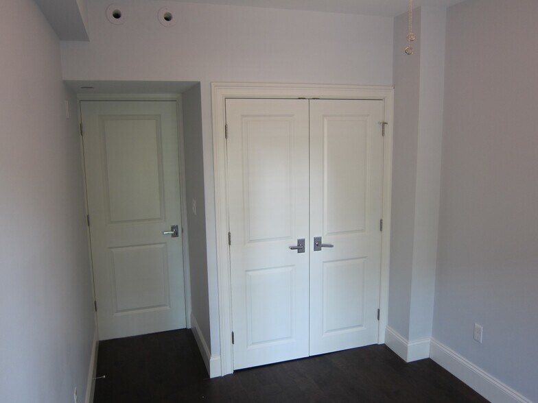 Building Photo - 18 Grove St