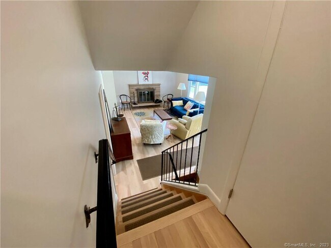 Building Photo - 14 Stonegate Dr