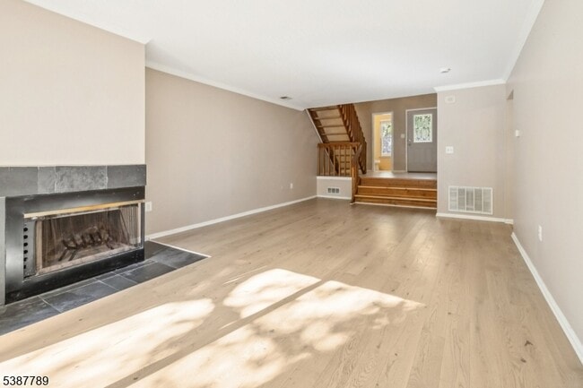 Building Photo - 10 Brookline Ct