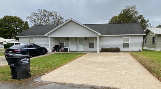 Building Photo - 360 Andre Ave