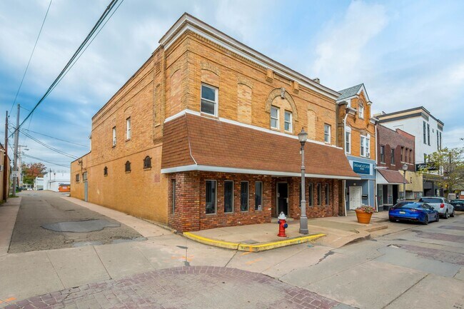Interior Photo - 412 Mill Street
