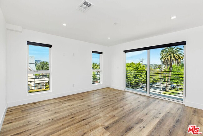 Building Photo - 571 Mariposa Ave
