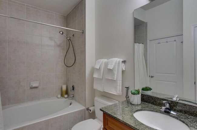 Building Photo - 309 Holland Ln