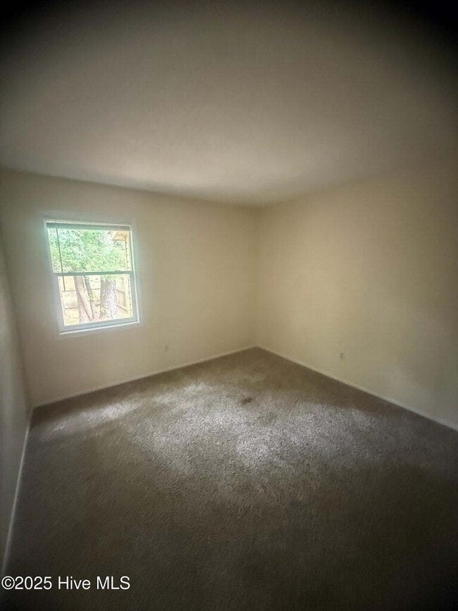 Building Photo - 137 Twinwood Dr