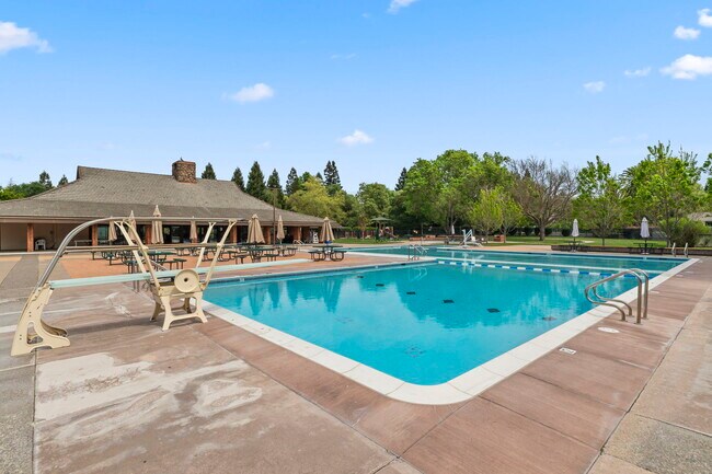 Building Photo - 142 Burgess Ct