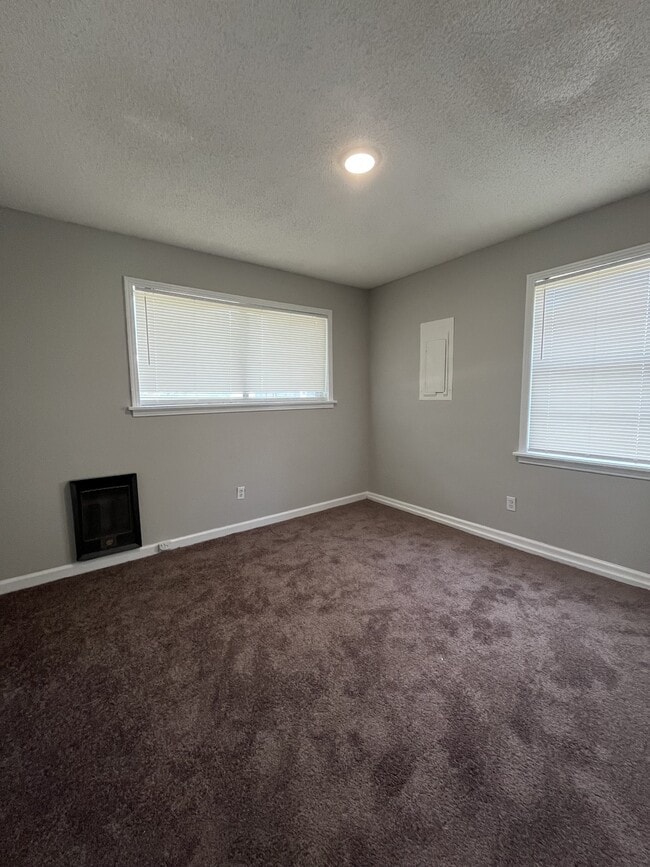 Building Photo - 453 Fleming Dr