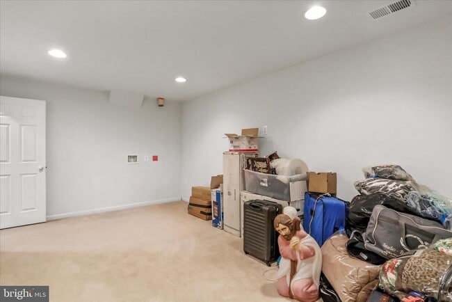 Building Photo - 301 Fontana Cir