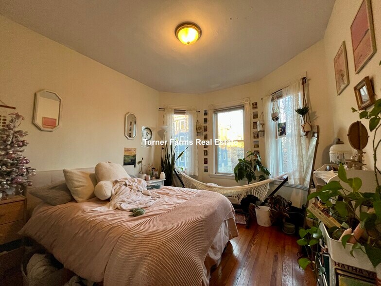 Building Photo - 12 Bucknam St