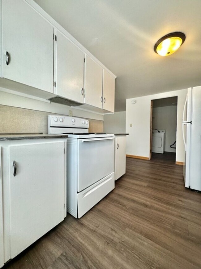 Building Photo - 503 S Main St