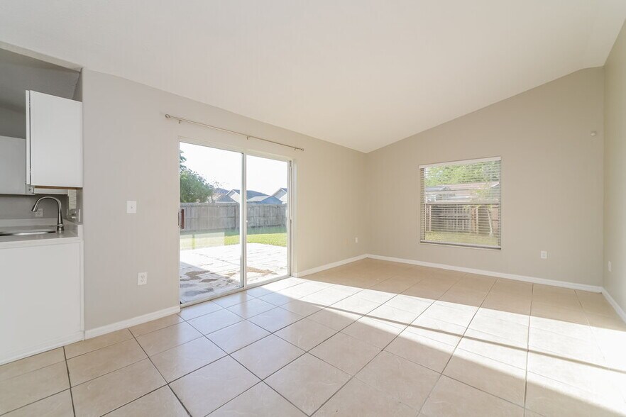 Building Photo - 307 Mormanno Way