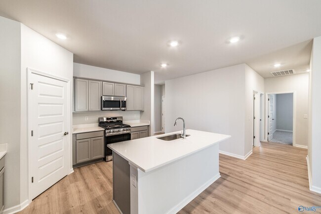 Building Photo - 14976 Greenleaf Dr