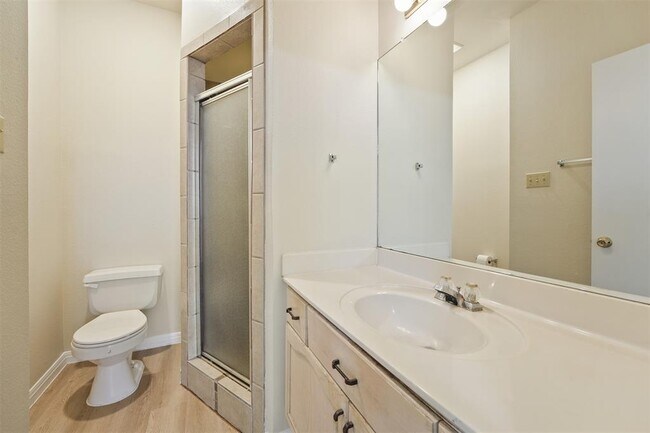 Building Photo - 502 Gregory Ct