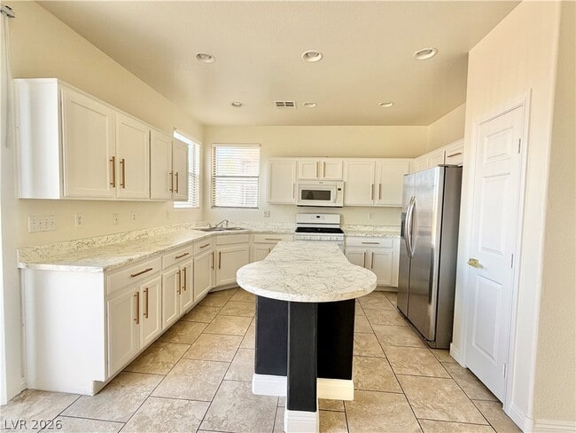 Building Photo - 4556 Hearts Desire Ave