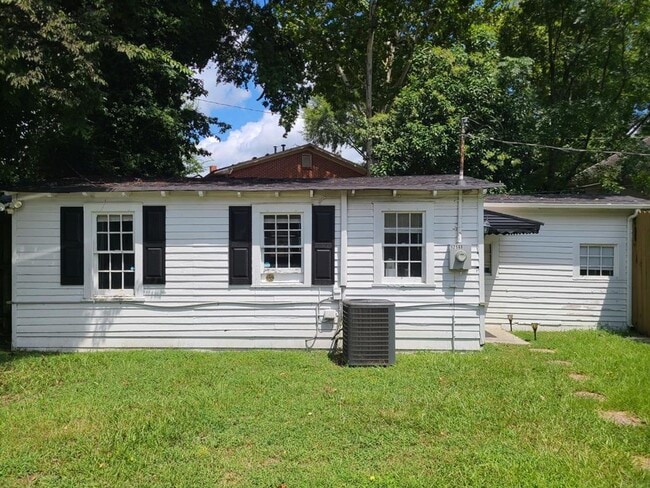 Primary Photo - One bedroom/one bath cottage available for...