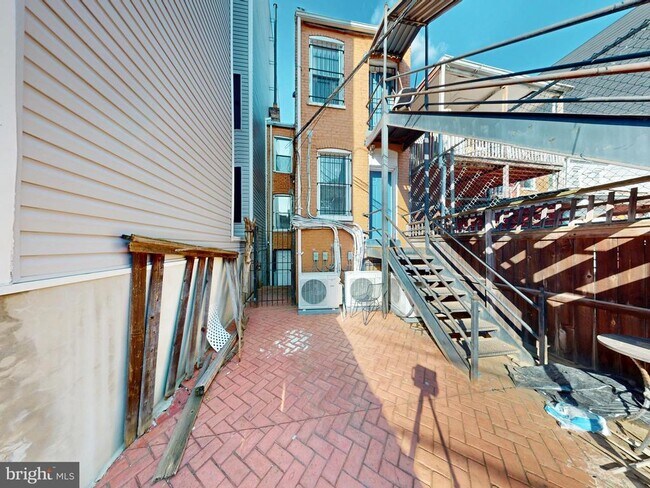 Building Photo - 1315 Pennsylvania Ave. SE