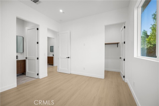 Building Photo - 6950 Amestoy Ave