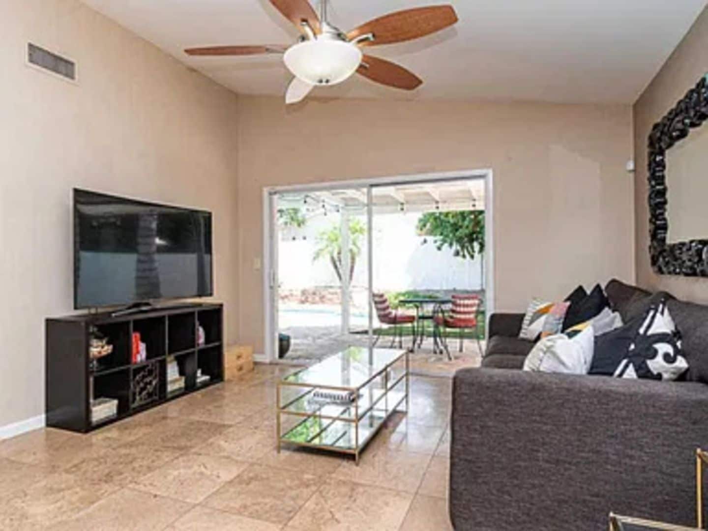 Building Photo - 318 W Sandra Ter